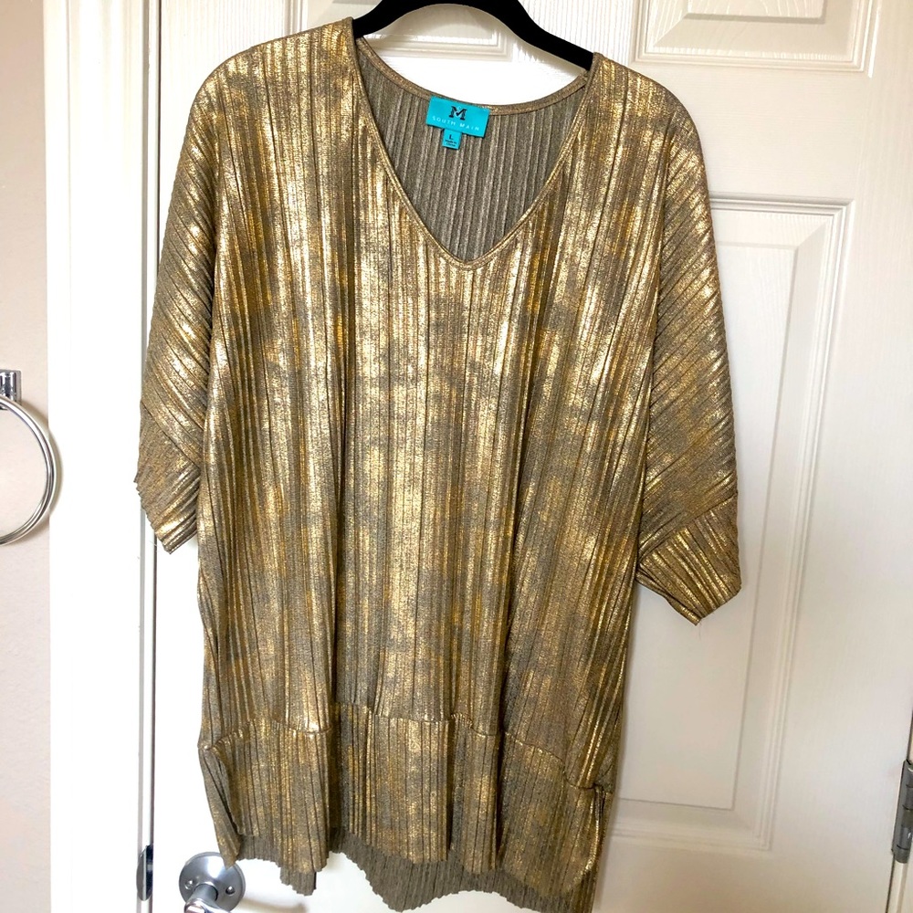 GORGEOUS GOLD TUNIC! PERFECT FOR THE HOLIDAYS!